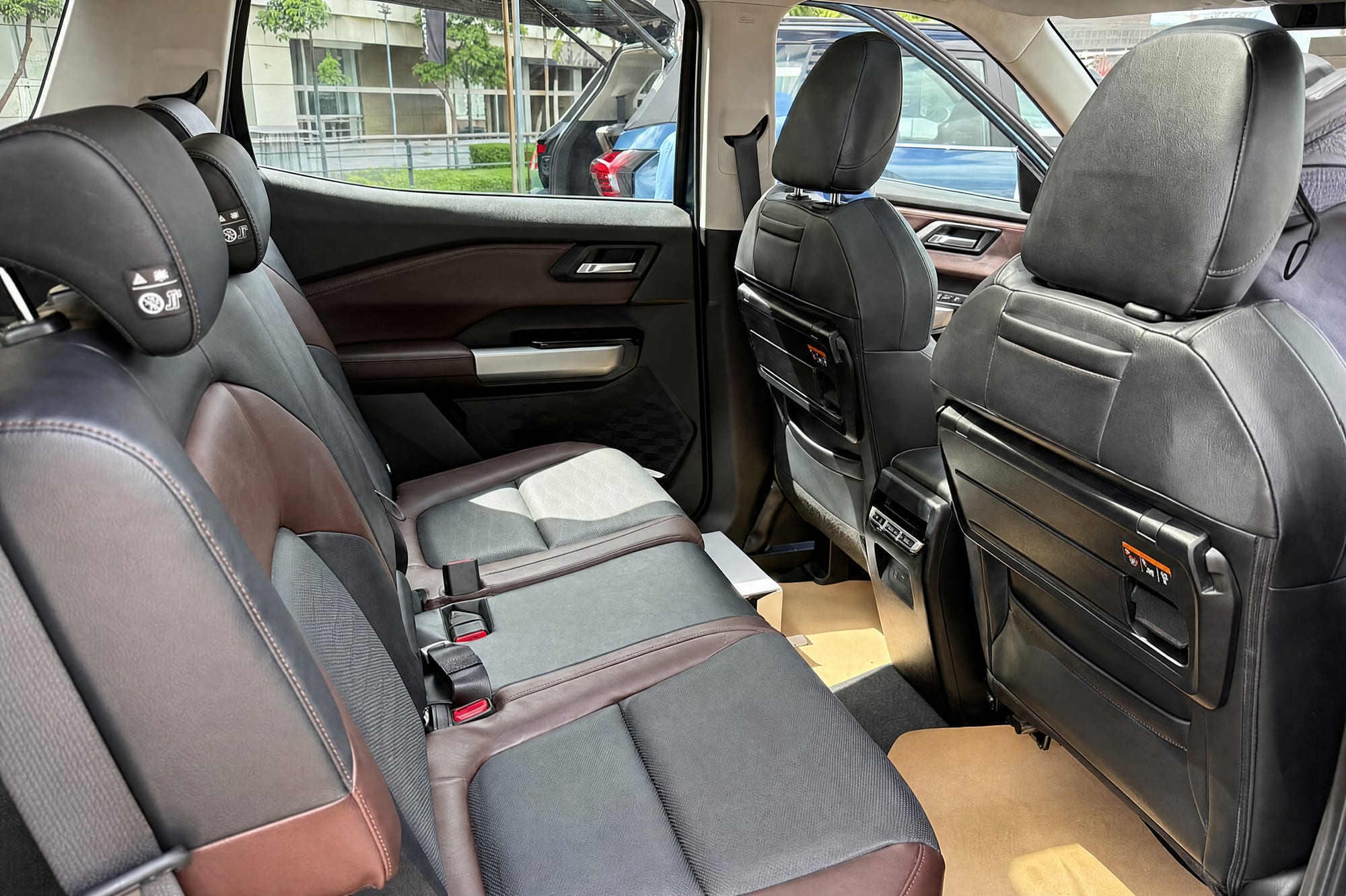 Rear seats
